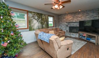 508 Rosemary Ln, Anamosa, IA 52205