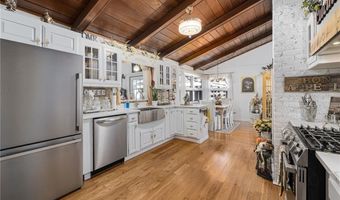 92 Turner Ave, Cranston, RI 02920