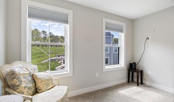 5 Cobblestone St, Falmouth, ME 04105