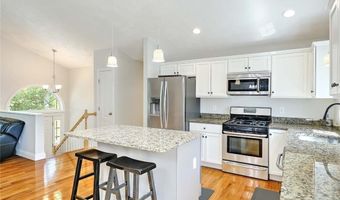 37 Lakeview Ave, Lincoln, RI 02865