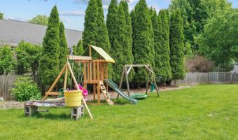 1800 S DERKS Dr, Appleton, WI 54915