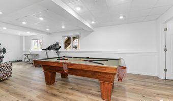 33 Fox Point Ct NE, Ada, MI 49301