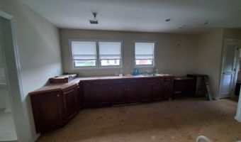 92 Compton St, Belford, NJ 07718