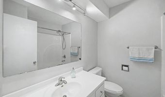 302 Village Cir, Altoona, IA 50009