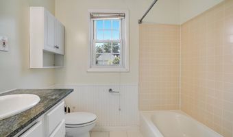 706 N CLEVELAND St, Arlington, VA 22201