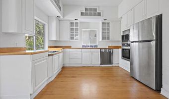 94 OCEANSIDE Dr, Atlantic Beach, FL 32233