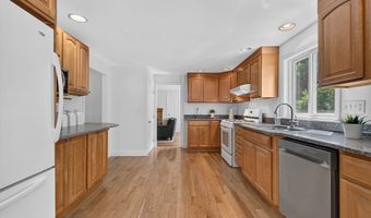 10 Hemlock Rd, Andover, MA 01810