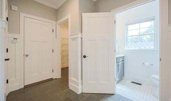 2 Bluemead Farm Ln, Barrington, RI 02806