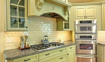 10 Owl Tree Ln, East Greenwich, RI 02818