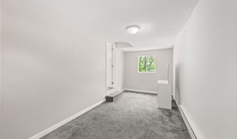 794 Robinhood Dr, Aurora, OH 44202