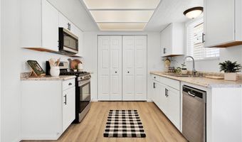 10548 Tecopa Rd, Apple Valley, CA 92308