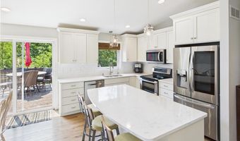 15726 Parkwood Cir, Avon, MN 56310