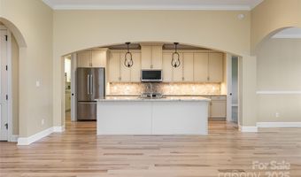 38 Chantilly Dr, Asheville, NC 28804