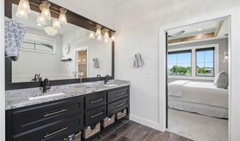 4261 Lakeshore Dr, Basehor, KS 66007