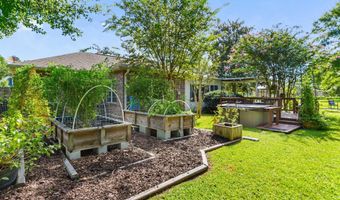 210 Henley Pl, Bay St. Louis, MS 39520
