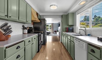 1858 5TH St, Astoria, OR 97103