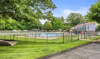 8605 ARDFOUR Ln, Annandale, VA 22003