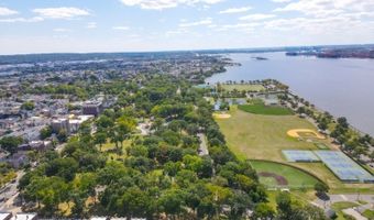 147 W 52nd St, Bayonne, NJ 07002
