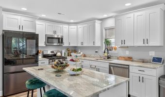 300 SAUNDERS Ave, Bellmawr, NJ 08031