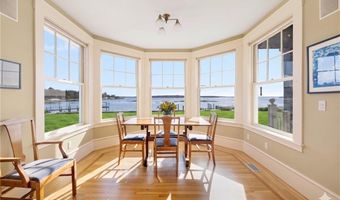 9 Hope St, Bristol, RI 02809
