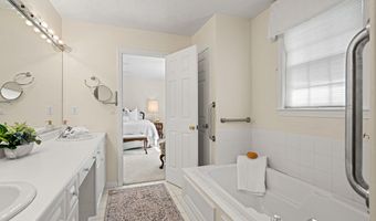 3 Gleneagle Dr, Bedford, NH 03110