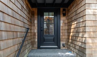 14 Robinson St, Narragansett, RI 02882