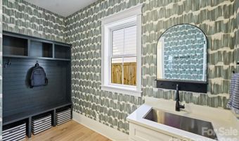 3224 E Ford Rd, Charlotte, NC 28205