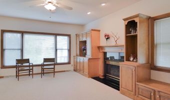 125 E WAYFARER Ln, Appleton, WI 54913