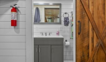 90 Railroad Lock Rd, Beattyville, KY 41311