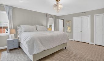 5973 SEARL Ter, Bethesda, MD 20816