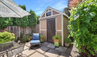 951 S St, Springfield, OR 97477