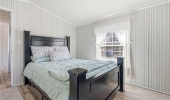 27 Woodward Rd, Lincoln, RI 02865
