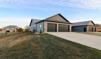 8127 Hawktree Dr, Bismarck, ND 58503