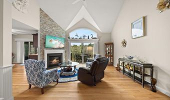 22 Prestwick Rd 22, Bourne, MA 02532