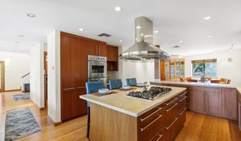 563 Mikioi Pl, Kihei, HI 96753