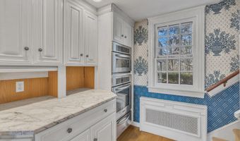 911 Middletown Lincroft Rd, Middletown, NJ 07748