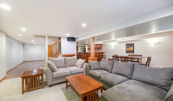3025 Woods Creek Ln, Algonquin, IL 60102