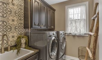 117 Majestic Dr, Adams Twp., PA 16046