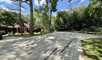 632 Oceola Dr, Algonquin, IL 60102