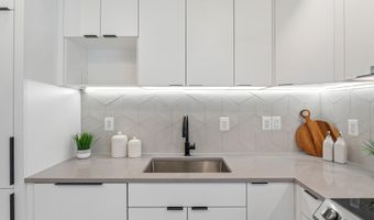 733 8TH St SE 302, Washington, DC 20003