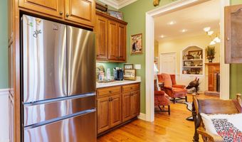 708 Town And Country Dr, Adel, GA 31620