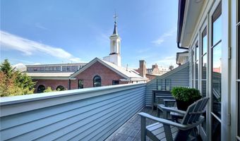 50 School St 7, Newport, RI 02840