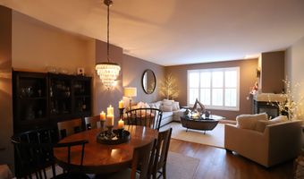 70 Woodcrest Ln 70, Danbury, CT 06810