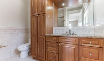 5823 GOLDSBORO Rd, Bethesda, MD 20817