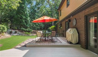 10 Oak Hill Dr, Lincoln, RI 02865