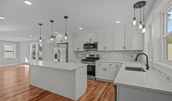 135 Old Mill Blvd, Warwick, RI 02889