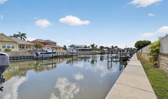 526 ISLEBAY Dr, Apollo Beach, FL 33572