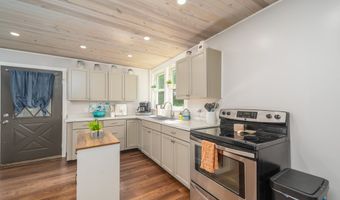 29 Sandusky St, Fredericktown, OH 43019