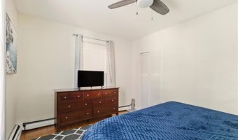 13 Holland St 1, Newport, RI 02840