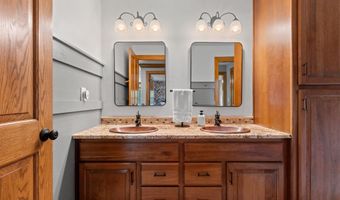 3901 N MILLWOOD Dr, Appleton, WI 54913